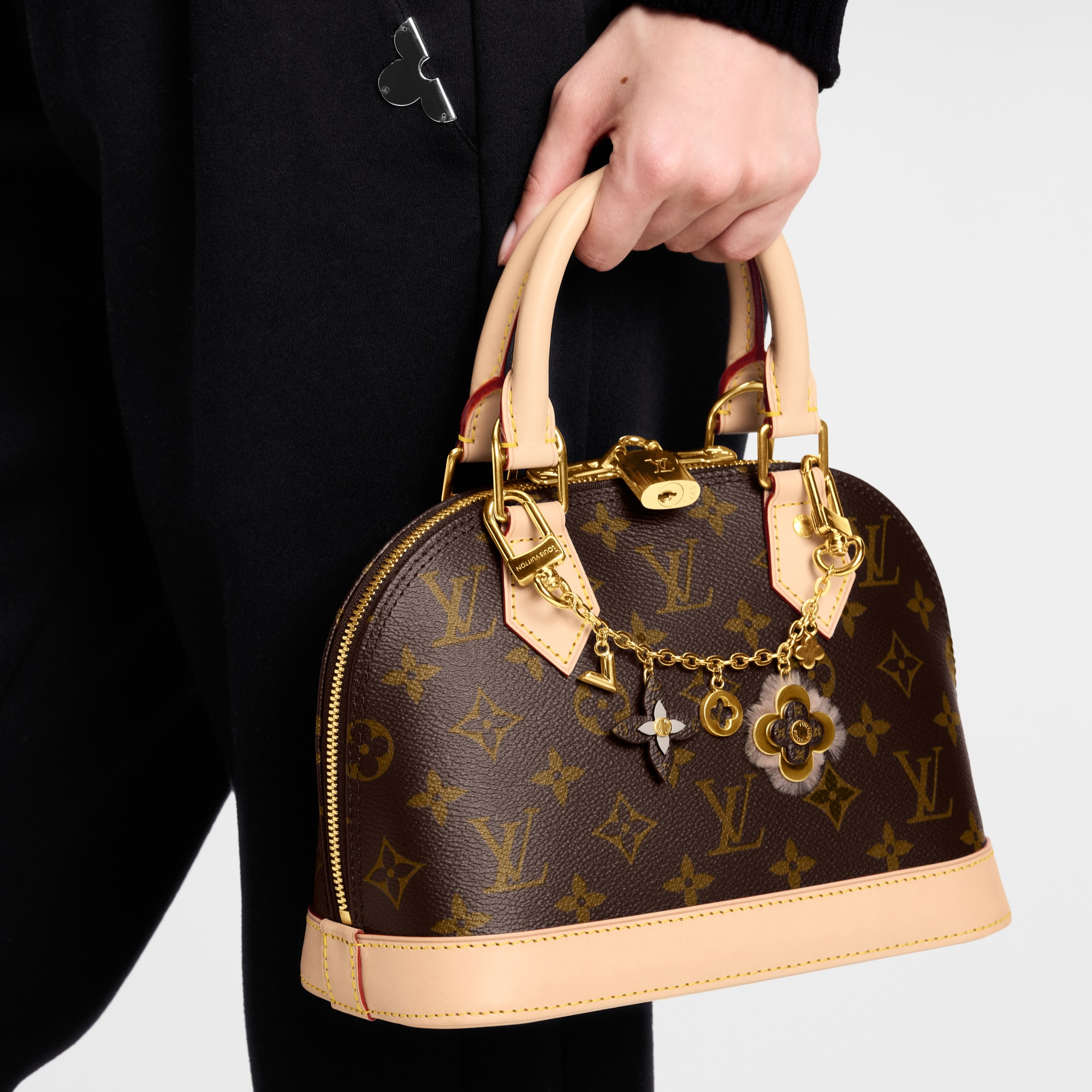 Blooming Flowers Chain Bag Charm S00 - Women - Accessories | LOUIS